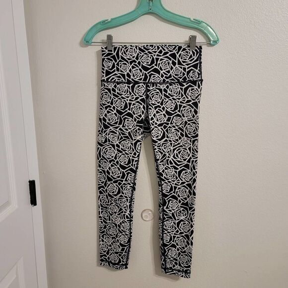 Lululemon Rosette Cropped Leggings Sz 6 - Picture 1 of 5